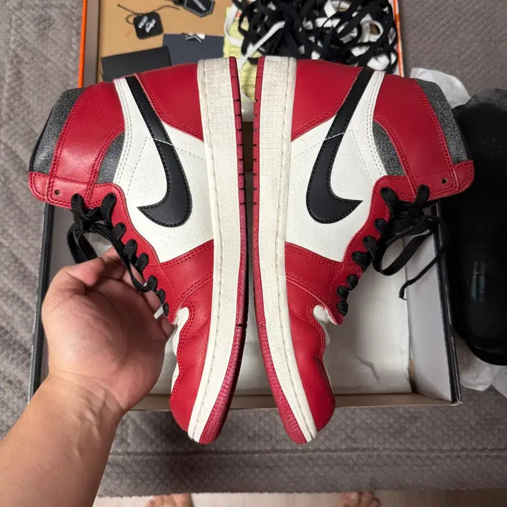 [BUNJANG] Air Jordan 1 Retro High OG Chicago 2022 (Size 275) / [275]조던1 레트로 하이 OG 시카고 2022