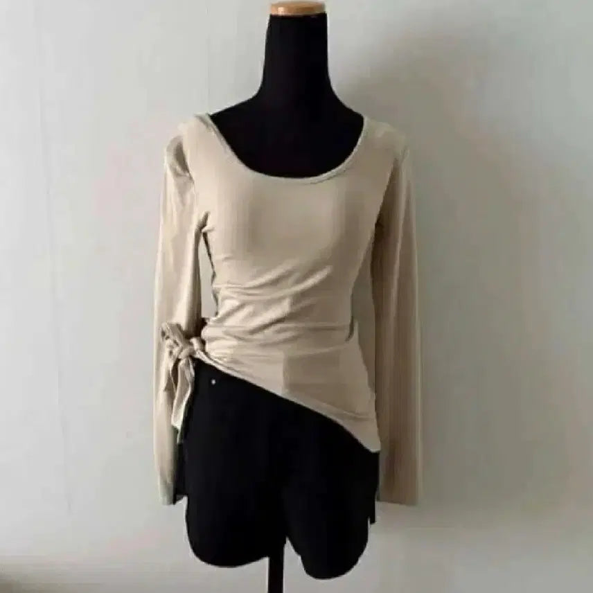 [BUNJANG] Beige Ribbon Tie Long Sleeve T-Shirt + Short Pants Set / [ 새상품 ] 베이지 리본 묶음 긴팔 티셔츠 + 숏팬츠 SET