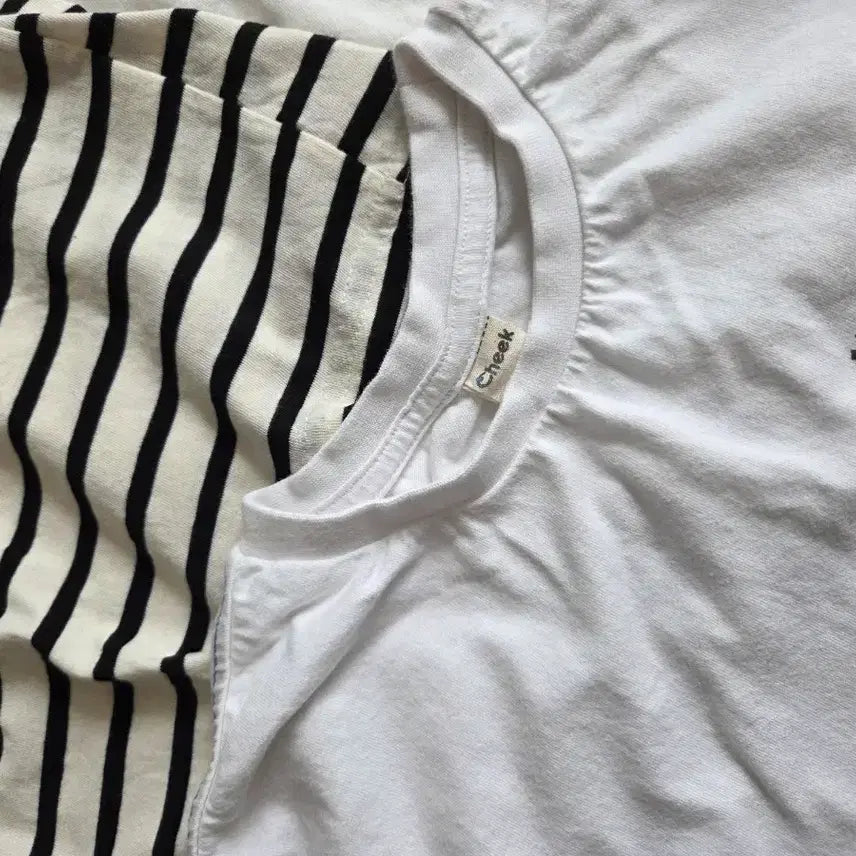 [BUNJANG] Bonito Striped T-shirt, Plain White T-shirt, and CHEEK Printed T-shirt Bundle Set / 보니토 단가라 티셔츠 외 2종 일괄