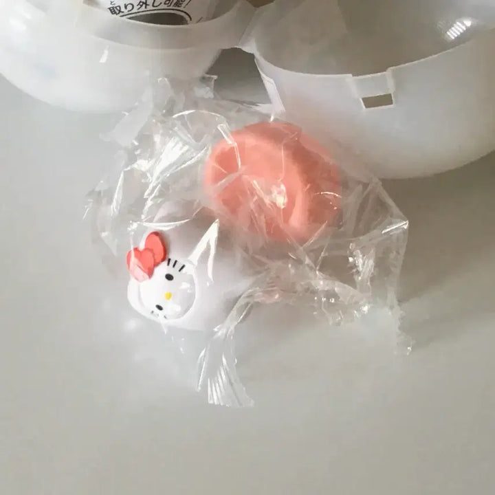 [BUNJANG] Sanrio Hello Kitty Tooth Figure Gacha / 산리오 헬로키티 이빨 치아 피규어 가챠