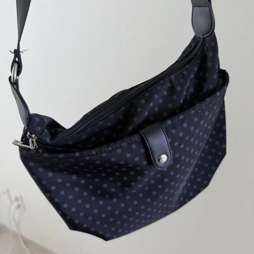 [BUNJANG] Ena Dot Nylon Crossbody Bag / 윈더윈더 엔나 도트 나일론 크로스백 에이블리