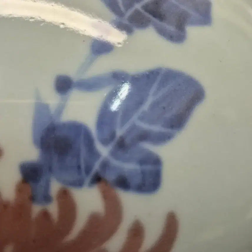 [BUNJANG] Iron-Painted White Porcelain Vase with Chrysanthemum Motif / 국화문양 철화백자  무늬 도자기