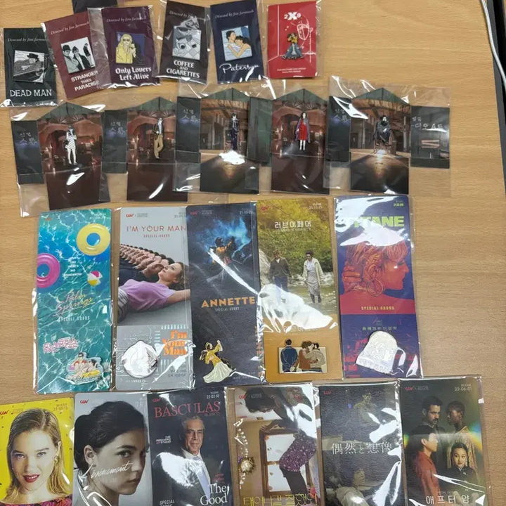 [BUNJANG] Movie Official Merchandise Badge Collection - Art Nine, Rabbitry, and More / 영화 뱃지 정리 토끼리 아트나인 등 공굿 뱃지