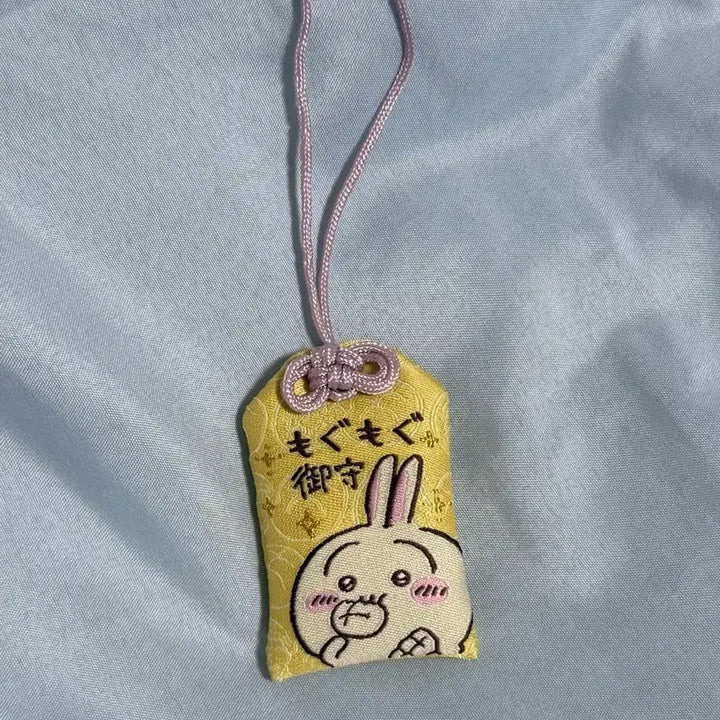 [BUNJANG] Chiikawa Usagi Mogumoguhonpo Limited Omamori Charm / 치이카와 우사기 모구모구혼포 한정 오마모리 부적