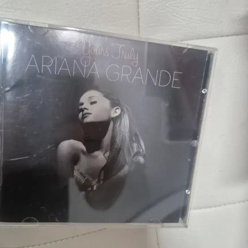 [BUNJANG] Ariana Grande Yours Truly CD / 아리아나 그란데 Yours Truly CD