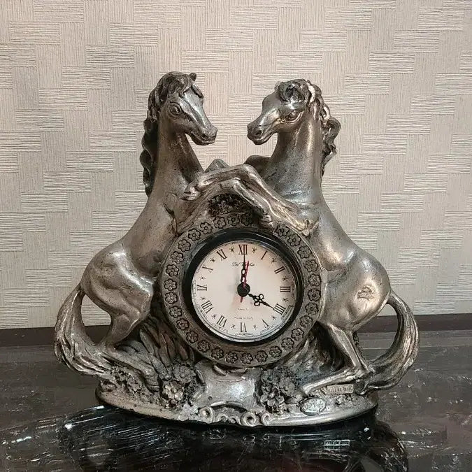 [BUNJANG] Italian Silver-Plated Twin Horse Sculpture Table Clock / 이태리 은도금 쌍마조각 탁상시계