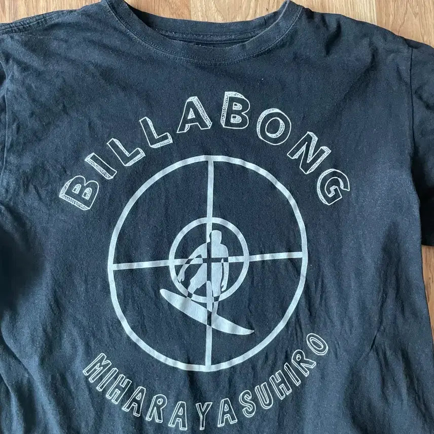 [BUNJANG] Mihara Yasuhiro x Billabong Black Short Sleeve T-Shirt / 미하라 야스히로 x 빌라봉 블랙 반팔 티셔츠