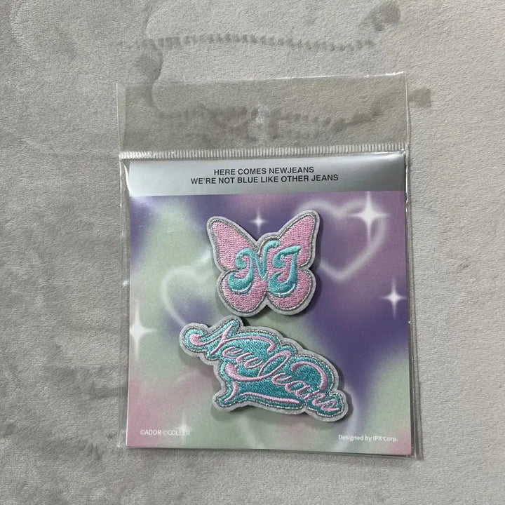 [BUNJANG] NewJeans Colee Heart Logo Embroidered Sticker / 뉴진스 꼴레 하트 로고 자수 스티콘