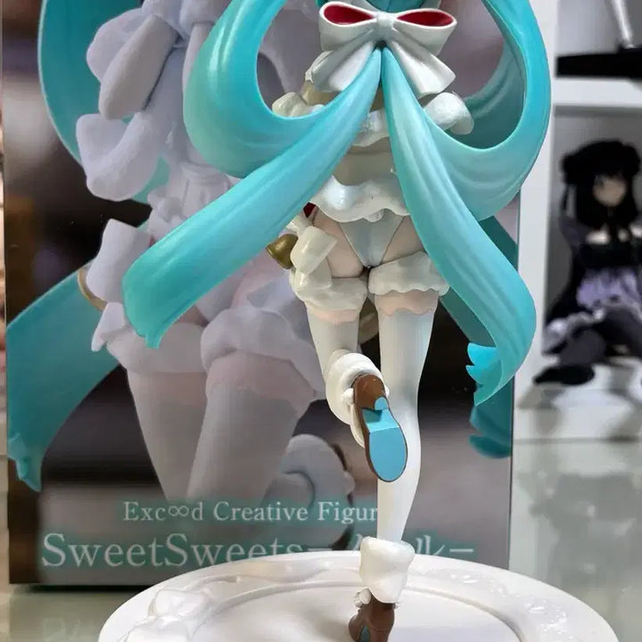 [BUNJANG] Hatsune Miku SweetSweets Figure with Acrylic Stand / 하츠네 미쿠 SweetSweets 피규어 + 아크릴 발판