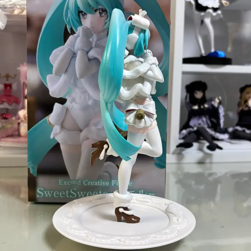 [BUNJANG] Hatsune Miku SweetSweets Figure with Acrylic Stand / 하츠네 미쿠 SweetSweets 피규어 + 아크릴 발판
