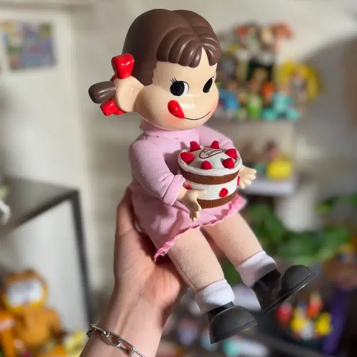 [BUNJANG] Vintage Peko-chan Doll Holding Cake / 빈티지) 케이크 든 페코짱 인형 (마지막할인가)