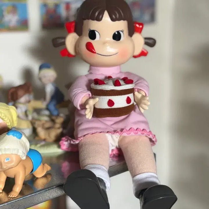 [BUNJANG] Vintage Peko-chan Doll Holding Cake / 빈티지) 케이크 든 페코짱 인형 (마지막할인가)