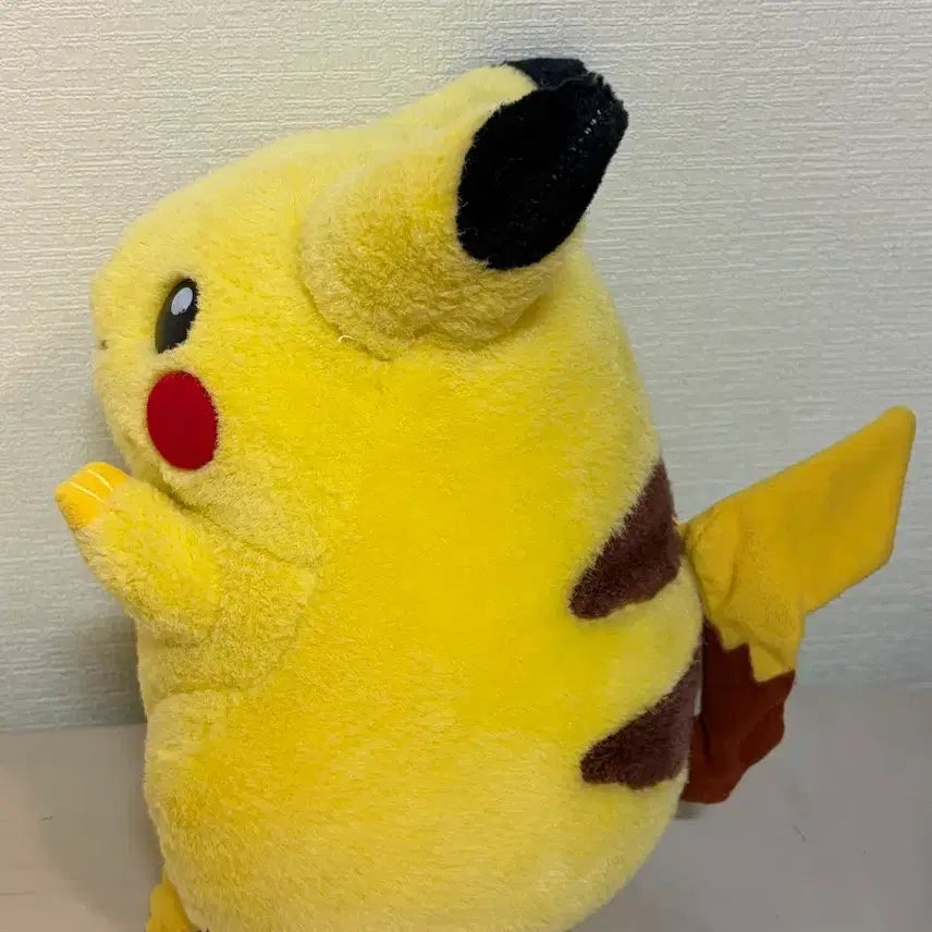 [BUNJANG] Vintage Retro Chubby Pikachu Pokemon Plush Doll / 고전 레트로 뚱카츄 피카츄 포켓몬 인형