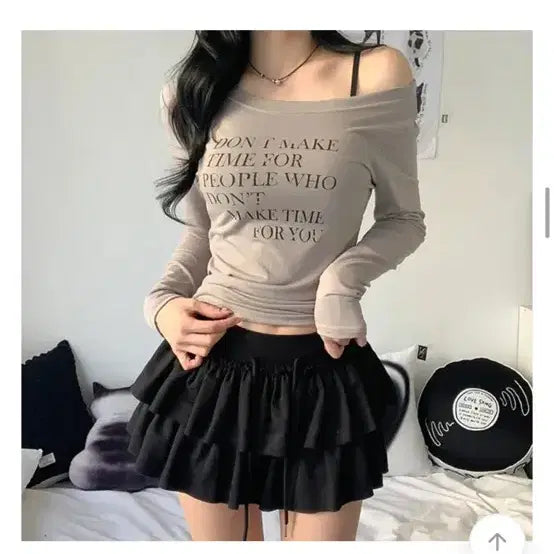 [BUNJANG] Happening One-Shoulder Lettering See-Through Long Sleeve T-Shirt / 에이블리 해프닝 원숄더 레터링 시스루 긴팔 티셔츠 최종가