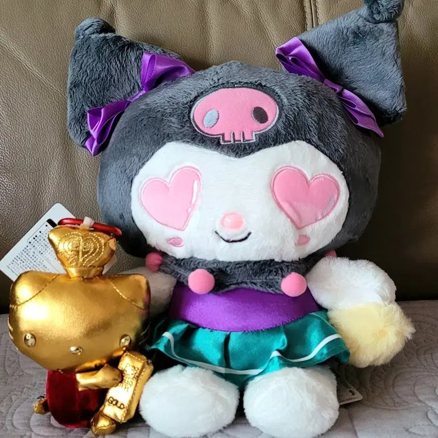 [BUNJANG] Sanrio Kuromi &amp; Hello Kitty 20th Anniversary Plush Set / 산리오 정품 20주년기념 쿠로미+황금골드바 키티인형(새상품)