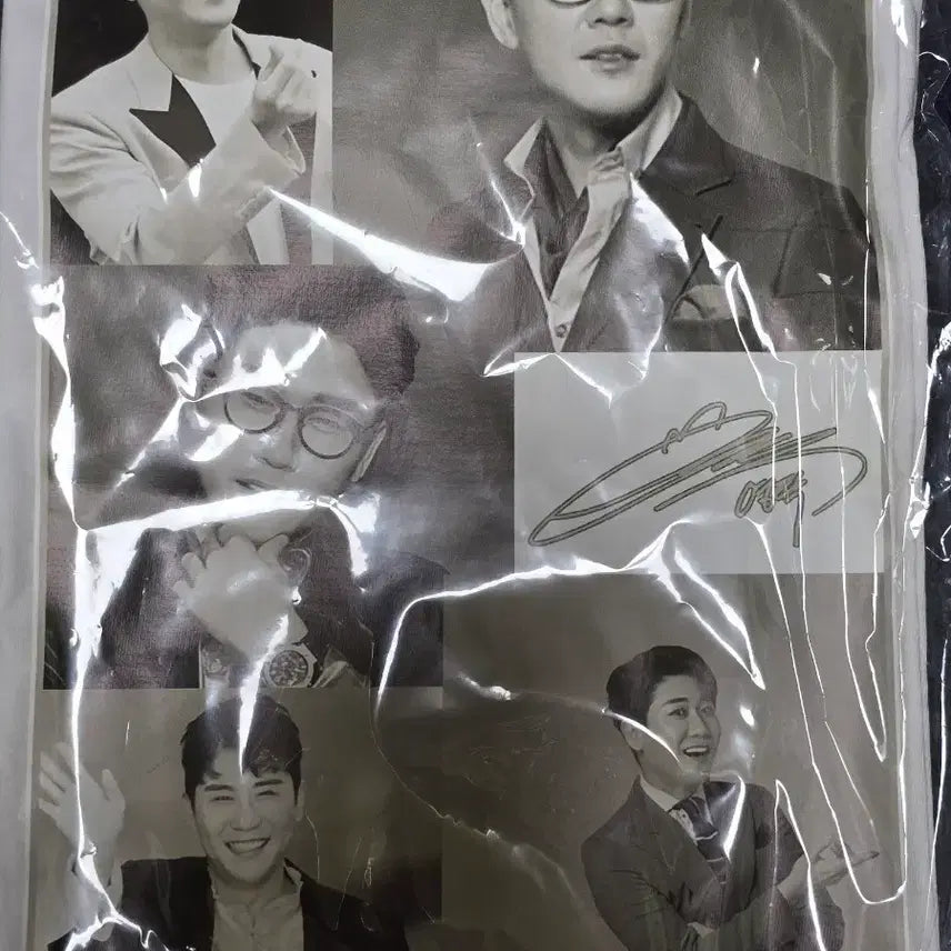 [BUNJANG] Youngtak Photo Print T-Shirt (Large) / 영탁 티셔츠 라지 (택포)
