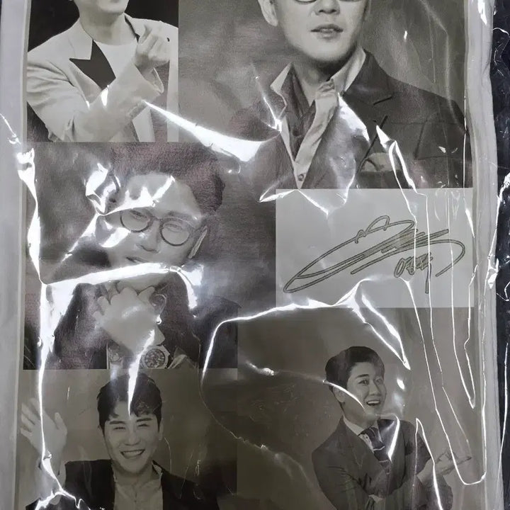 [BUNJANG] Youngtak Photo Print T-Shirt (Large) / 영탁 티셔츠 라지 (택포)