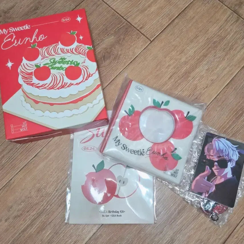 [BUNJANG] Pleiades Birthday Cake Box + Birthday Kit 24/25 &amp; Medihill Mmo Keyring Bundle Set / 플레이브 십카페 생일 케이크 박스 + 생일키드 24/25, 므모 키링