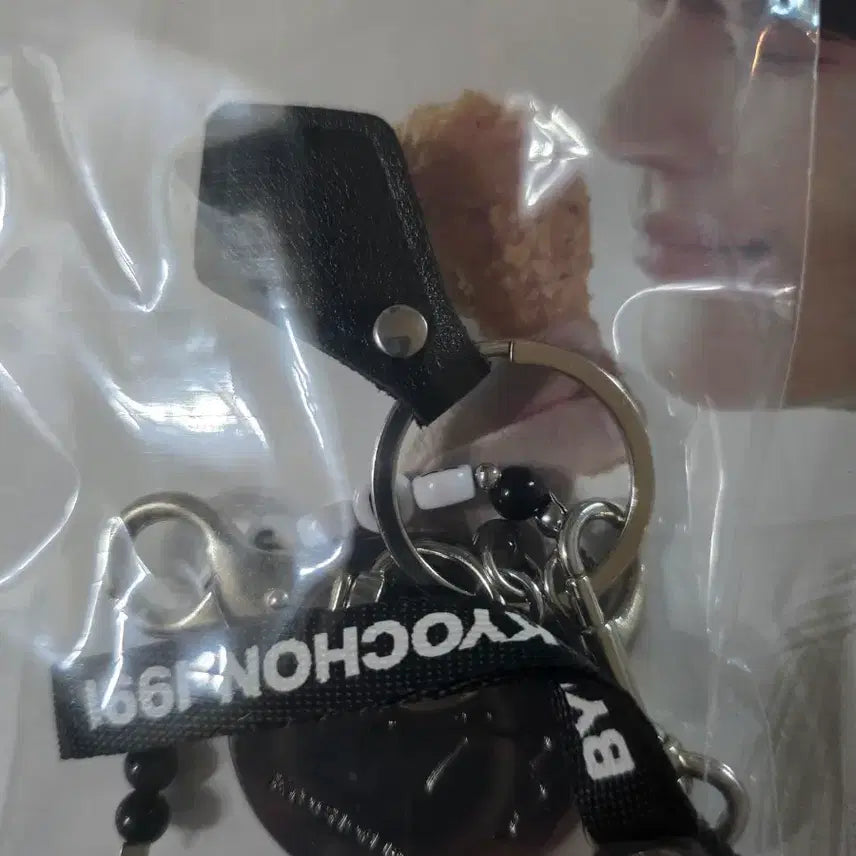 [BUNJANG] Kyochon Photocard Keychain Set / 교촌 포카 키링