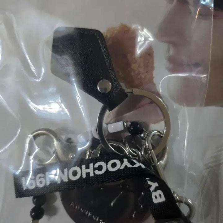 [BUNJANG] Kyochon Photocard Keychain Set / 교촌 포카 키링