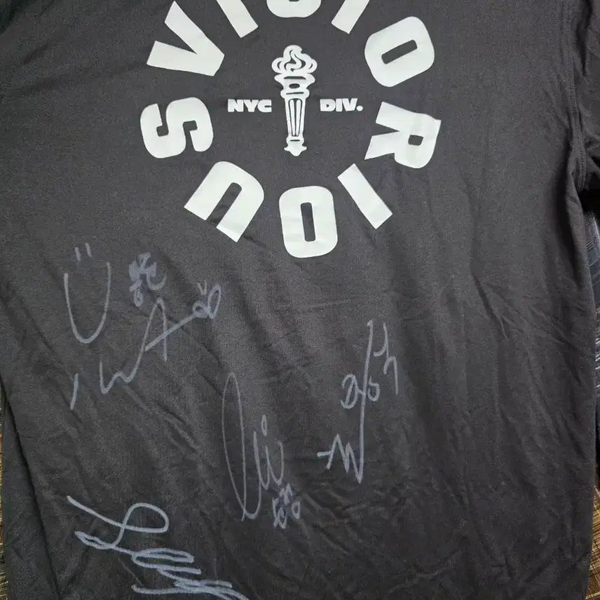 [BUNJANG] Victory Nth Viewing Signed T-Shirt (Hyeri, Park Se Wan, Jo A Ram, Lee Chan Hyung, Lee Jung Ha) / 영화 빅토리 N차관람 싸인 티셔츠 (혜리,박세완,조아람,이찬형,이정하)