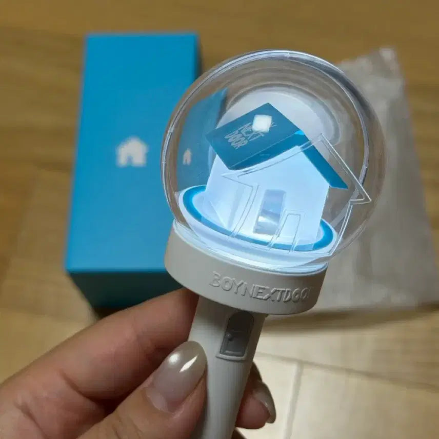 [BUNJANG] BOYNEXTDOOR Official Lightstick Keyring / 보넥도 응원봉 키링 양도