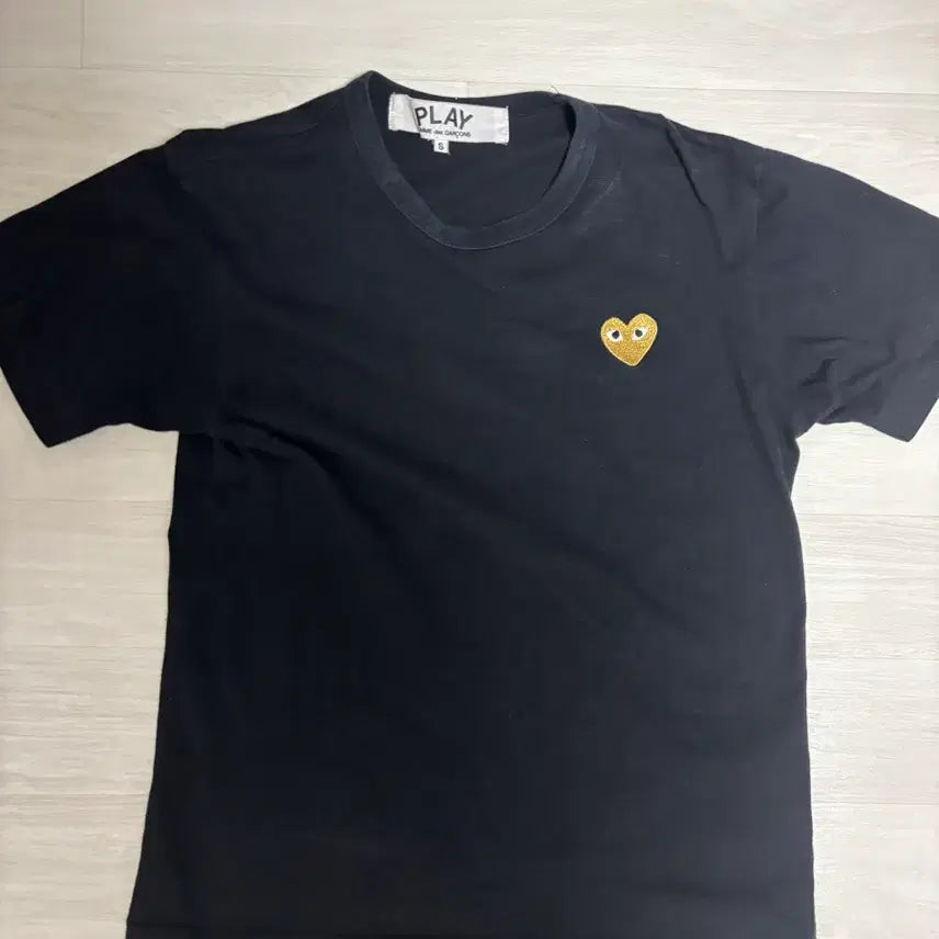 [BUNJANG] Comme des Garçons PLAY Black Gold Heart T-shirt / 꼼데가르송 플레이 반팔티 블랙 골드 하트s
