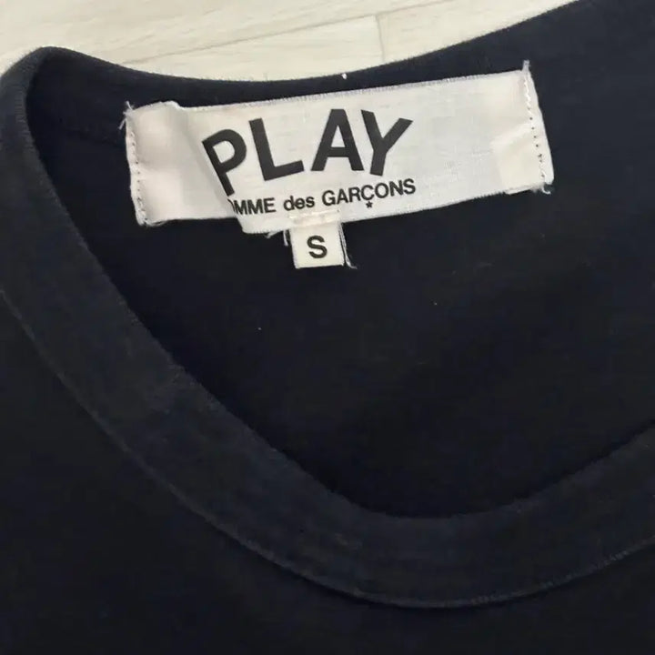 [BUNJANG] Comme des Garçons PLAY Black Gold Heart T-shirt / 꼼데가르송 플레이 반팔티 블랙 골드 하트s