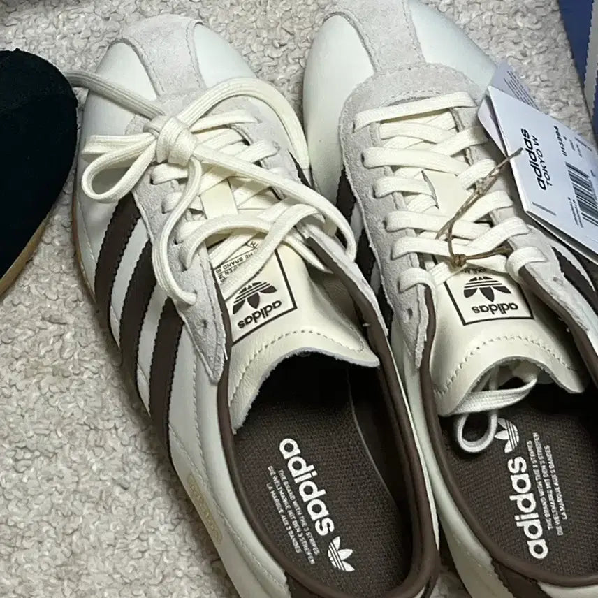 [BUNJANG] Adidas Tokyo Off White Earth Strata (IH3994) / 아디다스 도쿄 오프 화이트 어스 스트라타 235