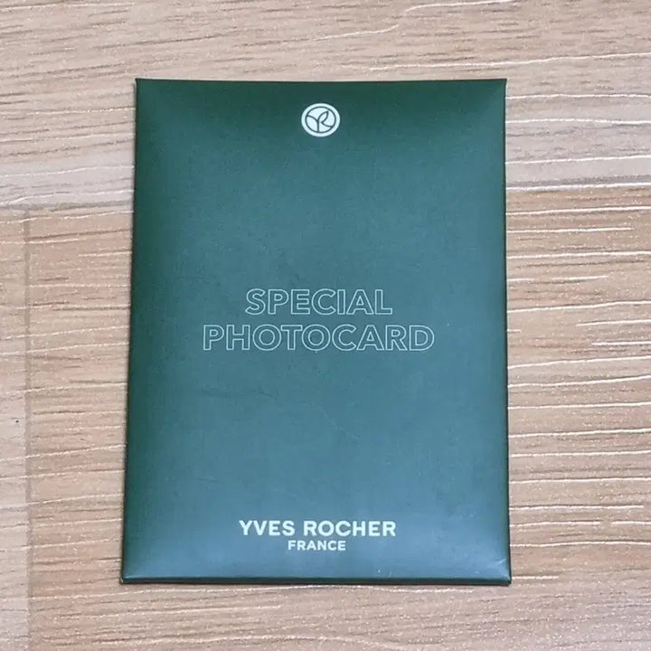 [BUNJANG] Yves Rocher All Def Sealed Photocard Set / 미개봉) 이브로쉐 올데프 포카 1set