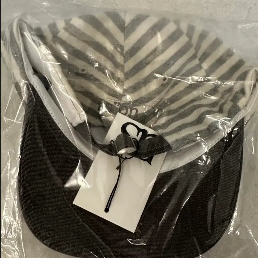 [SOLD OUT] (미개봉) 애즈온 스트라이프 볼캡 그레이