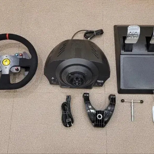 [BUNJANG] Thrustmaster T300 Ferrari Alcantara Edition Racing Wheel / 레이싱휠 트러스트마스터 T300 페라리 알칸타라  판매
