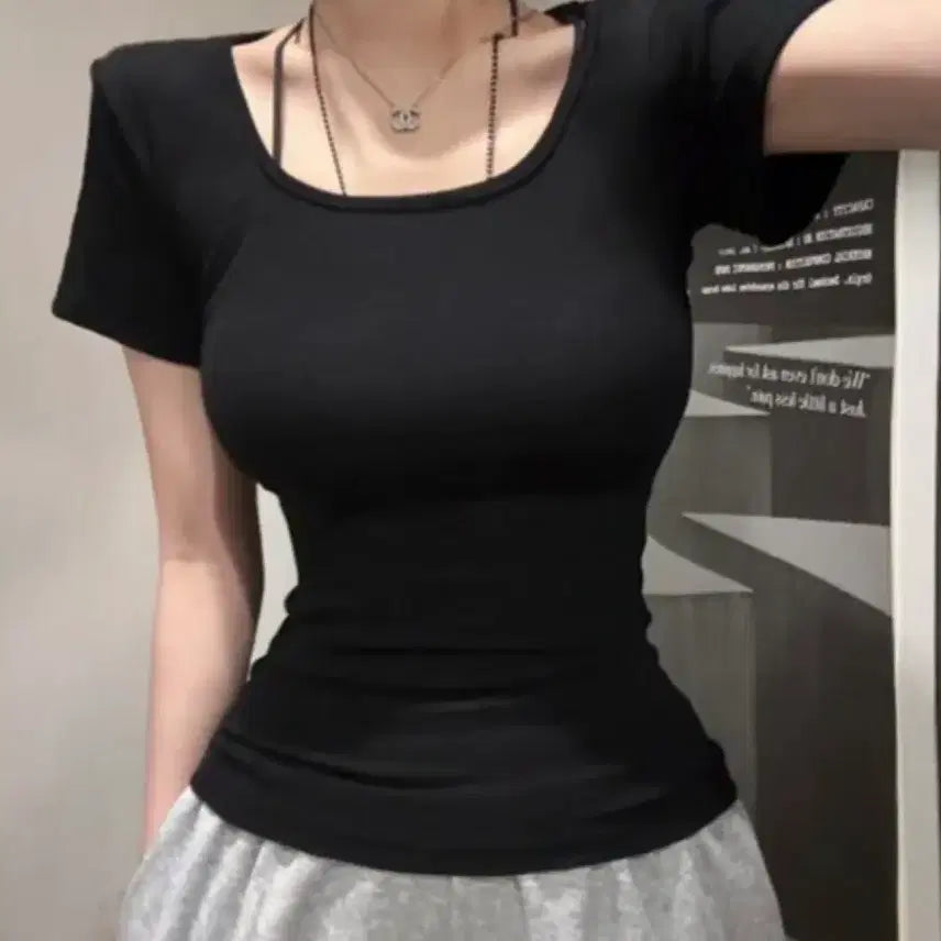 [BUNJANG] New &amp; Rare Black Short-Sleeved T-shirt / 뉴앤비 반팔 티셔츠 블랙