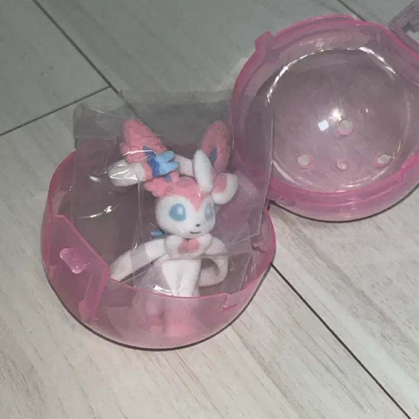 [BUNJANG] Pokemon Sylveon Fluffy Figure / 포켓몬스터 님피아 가챠 플로키 피규어