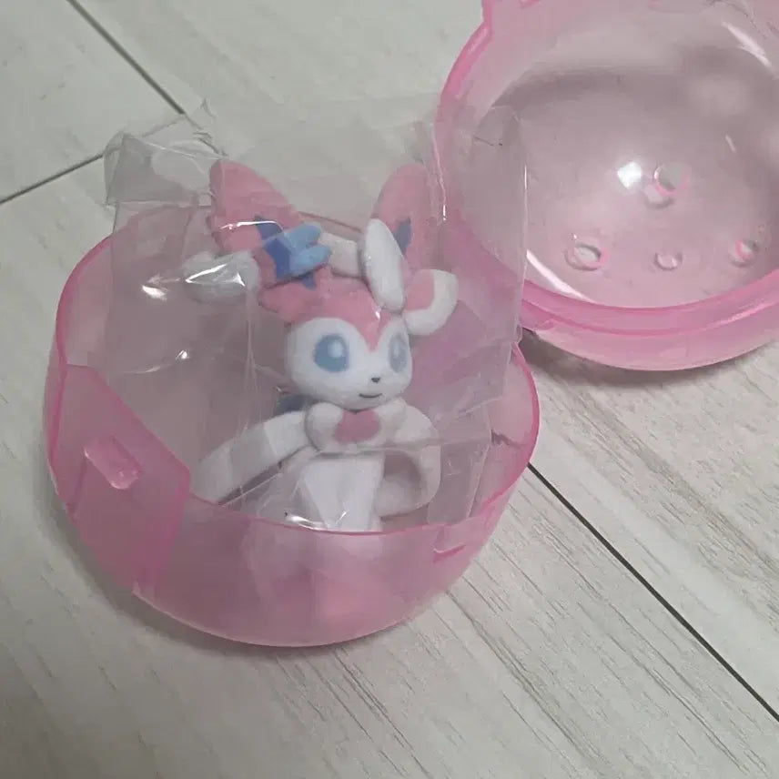 [BUNJANG] Pokemon Sylveon Fluffy Figure / 포켓몬스터 님피아 가챠 플로키 피규어