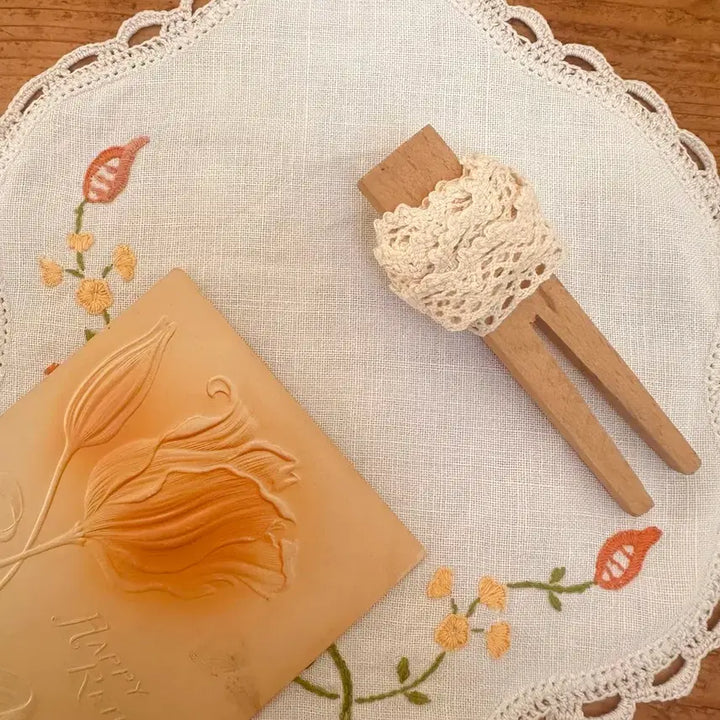 [BUNJANG] Vintage Ivory Lace Trim with Wood Clips / 빈티지 레이스 끈 아이보리 러플+우드펠로그함께
