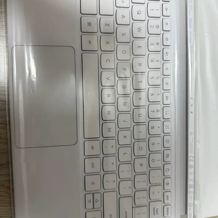 [BUNJANG] Yoga Pad Pro Genuine Keyboard Case &amp; Pen (White) / 요가패드프로 정품 키보드 케이스, 정품 펜 개봉 미사용 판매합니다