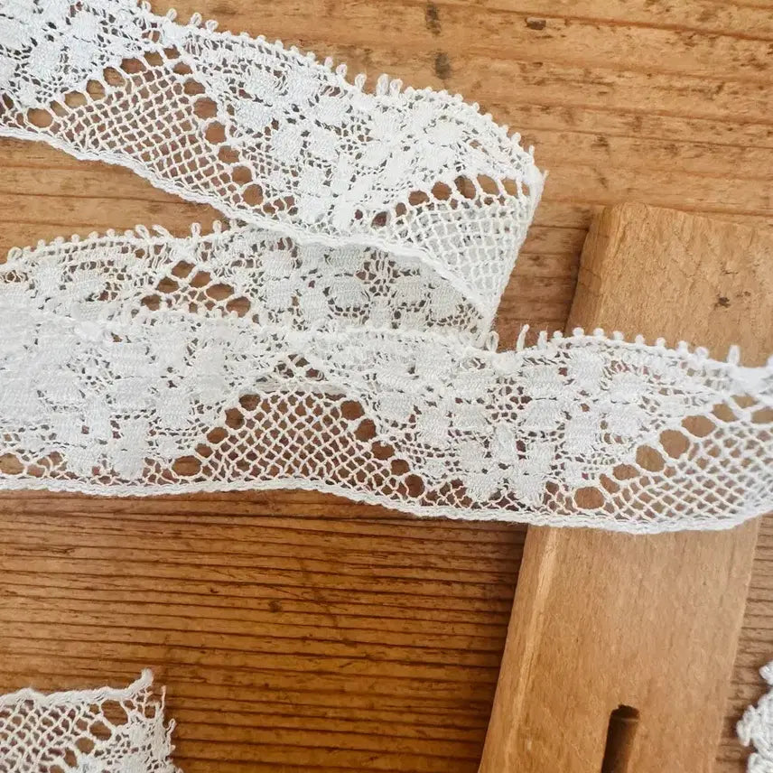 [BUNJANG] Vintage Lace White Floral Hair Clip Set / 빈티지 레이스  화이트 꽃잎+우드함께