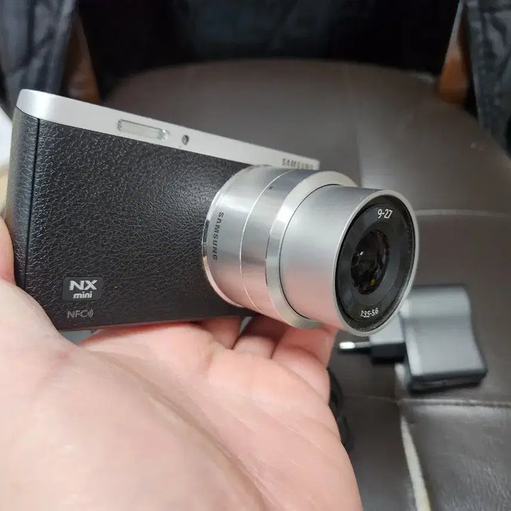 [BUNJANG] Samsung NX mini Mirrorless Camera with 9-27mm Lens, 32GB Memory Card / 삼성 nx mini :9-27mm.32GB