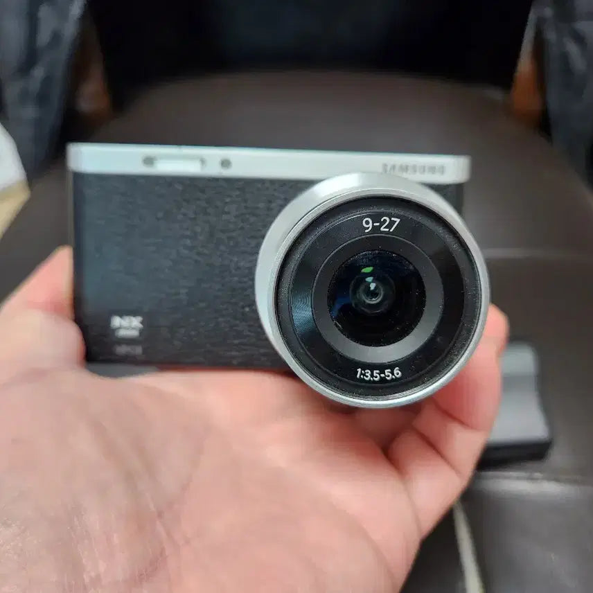 [BUNJANG] Samsung NX mini Mirrorless Camera with 9-27mm Lens, 32GB Memory Card / 삼성 nx mini :9-27mm.32GB