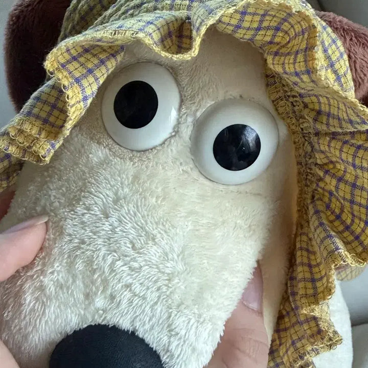 [BUNJANG] Wallace &amp; Gromit Gromit Sofa Armrest Plush / [월레스와 그로밋] 고전 그로밋 소파 팔걸이 인형