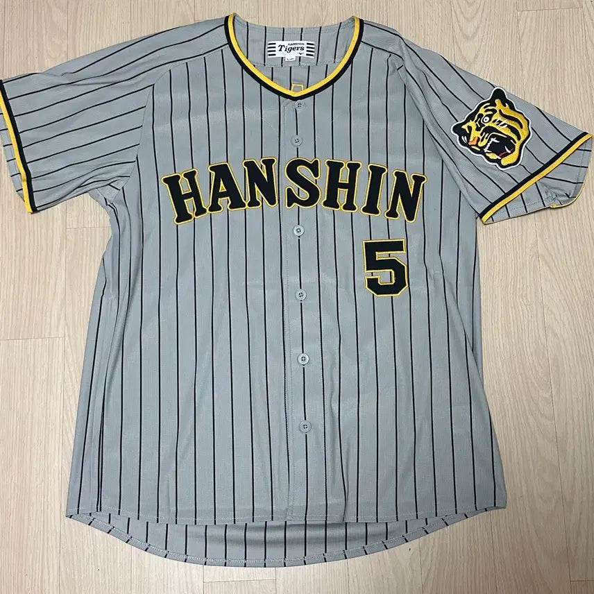 [BUNJANG] Hanshin Tigers Koji Chikamoto Away Jersey L / [L]한신타이거즈 치카모토 코지 원정 유니폼