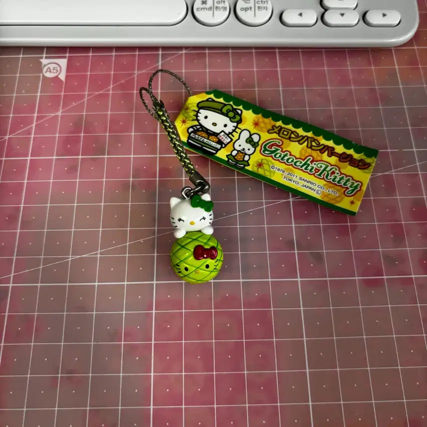 [BUNJANG] Sanrio Classic Kitty Melon Bread Strap / 산리오 고전 키티스트랩 메론빵