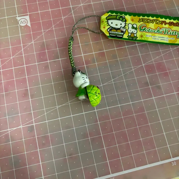 [BUNJANG] Sanrio Classic Kitty Melon Bread Strap / 산리오 고전 키티스트랩 메론빵