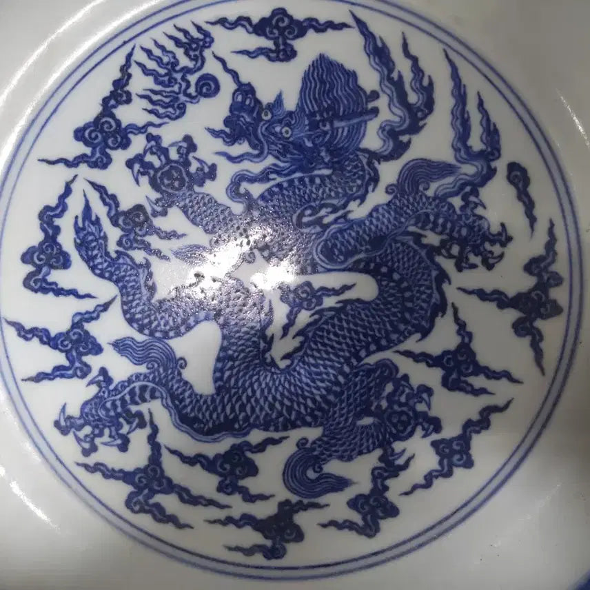 [BUNJANG] Ming Dynasty, Early Xuande Period, Celadon Vase with Dragon and Cloud Motif / 명.초기.선덕제.기물/청화운용문.대반