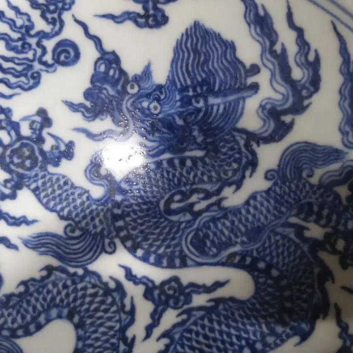 [BUNJANG] Ming Dynasty, Early Xuande Period, Celadon Vase with Dragon and Cloud Motif / 명.초기.선덕제.기물/청화운용문.대반