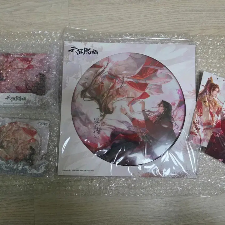 [BUNJANG] Tian Guan Ci Fu Bu Sheng Meng Large Can Badge &amp; Corotto Bundle Set (Sealed) / 미개봉,택포) 천관사복 부생몽 굿즈 일괄 대형캔뱃지 코롯토