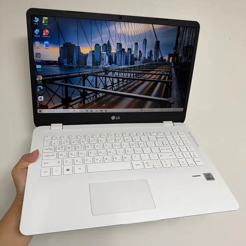 [BUNJANG] LG 15-inch White Laptop Intel Core i5 10th Gen / LG 노트북 화이트 i5-10 팝니다