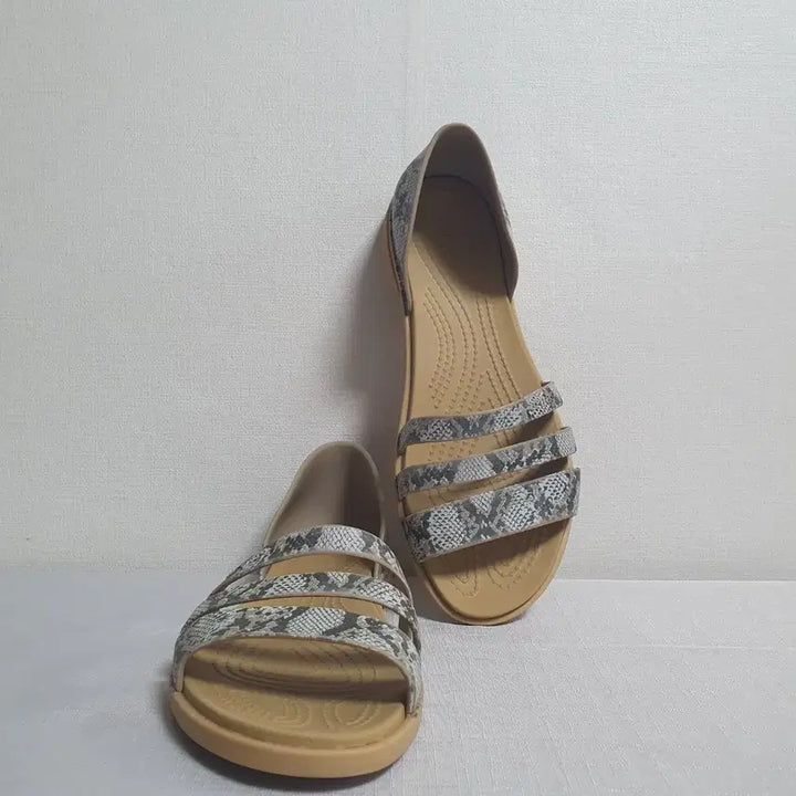 [BUNJANG] Crocs Tulum Open Flat Sandals Mushroom Stucco / 240mm 크록스 툴룸 오픈 플랫 샌들 머쉬룸 스터코