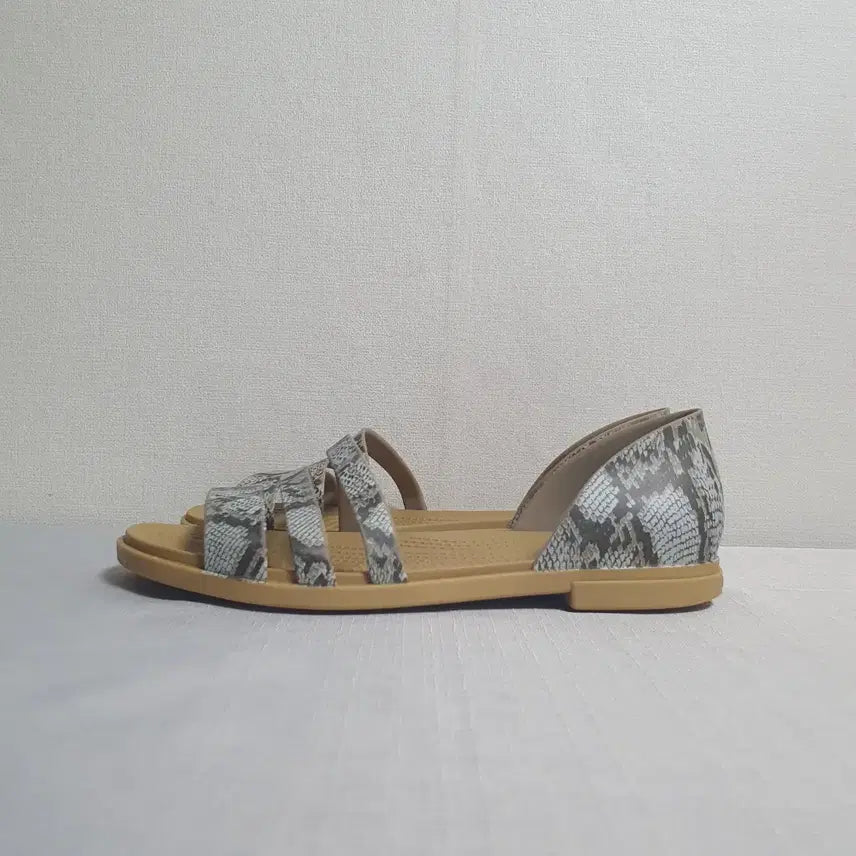 [BUNJANG] Crocs Tulum Open Flat Sandals Mushroom Stucco / 240mm 크록스 툴룸 오픈 플랫 샌들 머쉬룸 스터코